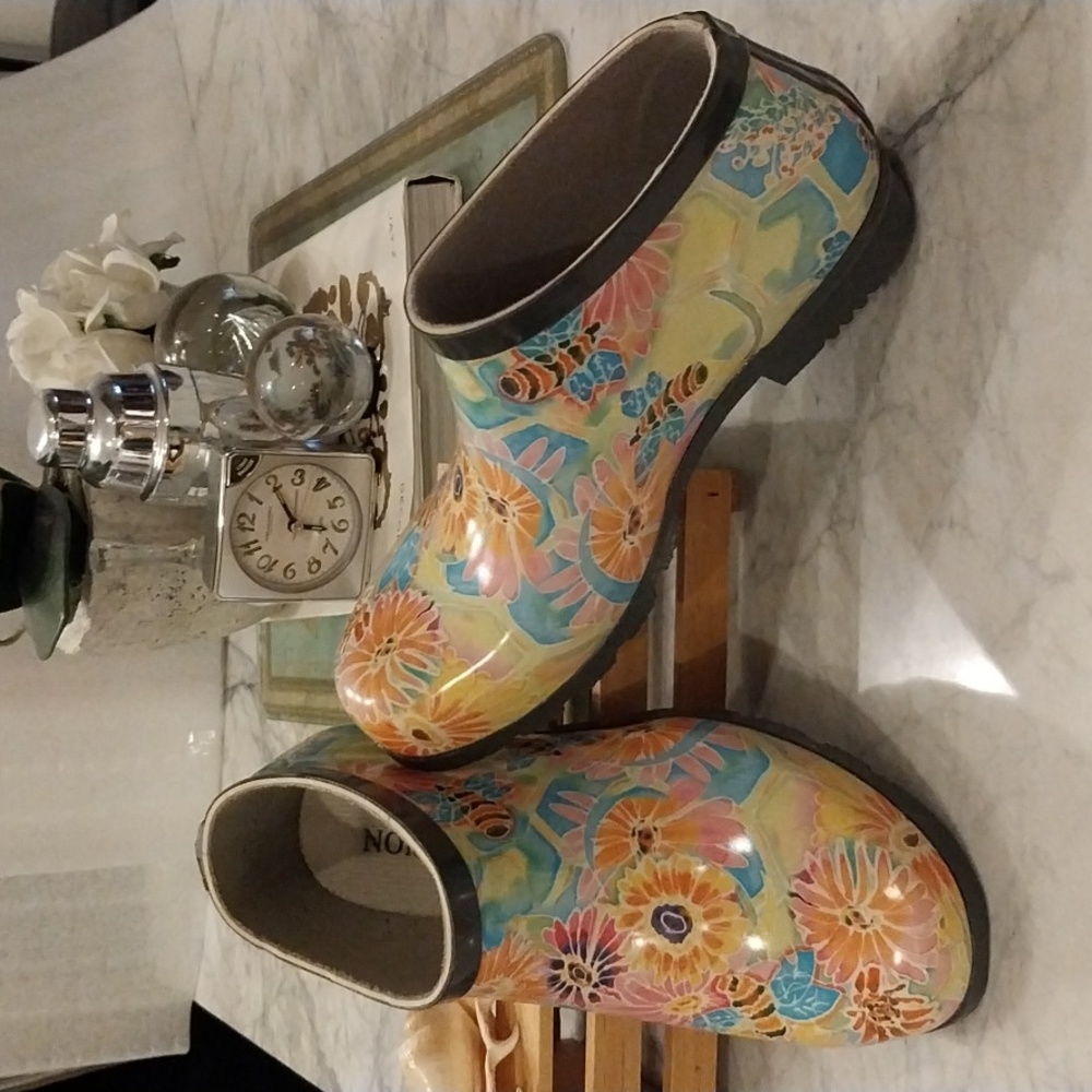 Nomad Sunshine-Infused Rubber Rain Boots Print by artist M Nicole Van Dam sz 7
